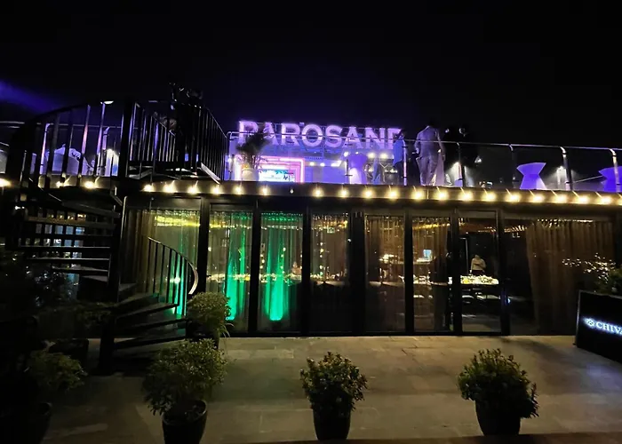 Parosand Hanoi